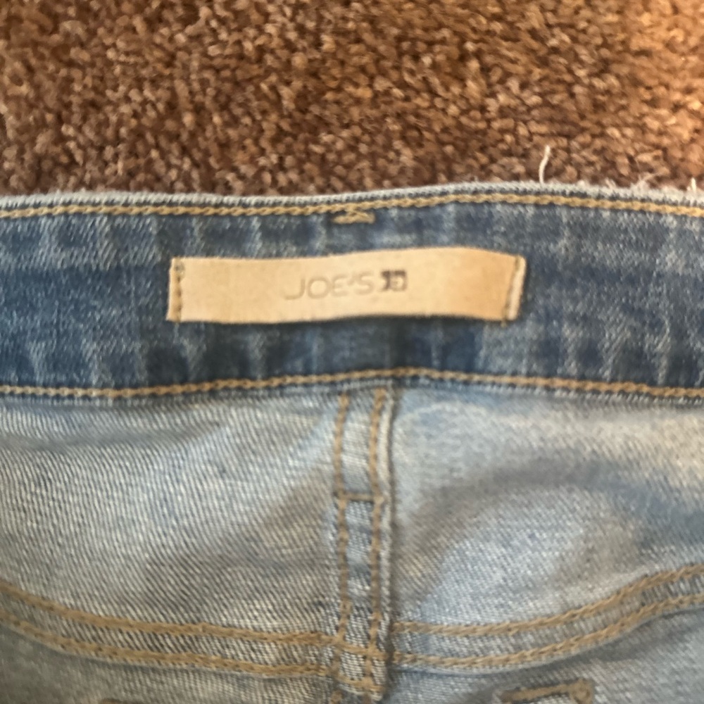 🌺 Joe's Jeans Light Blue Distressed Boyfriend Jeans. Size 32 which is a 12 - Picture 3 of 4